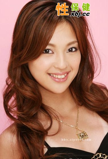 夏季讓肌膚晶瑩剔透,男人也舍不得眨眼 夏季讓肌膚晶瑩剔透,男人也舍不得眨眼